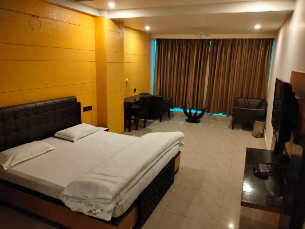 Room image 4
