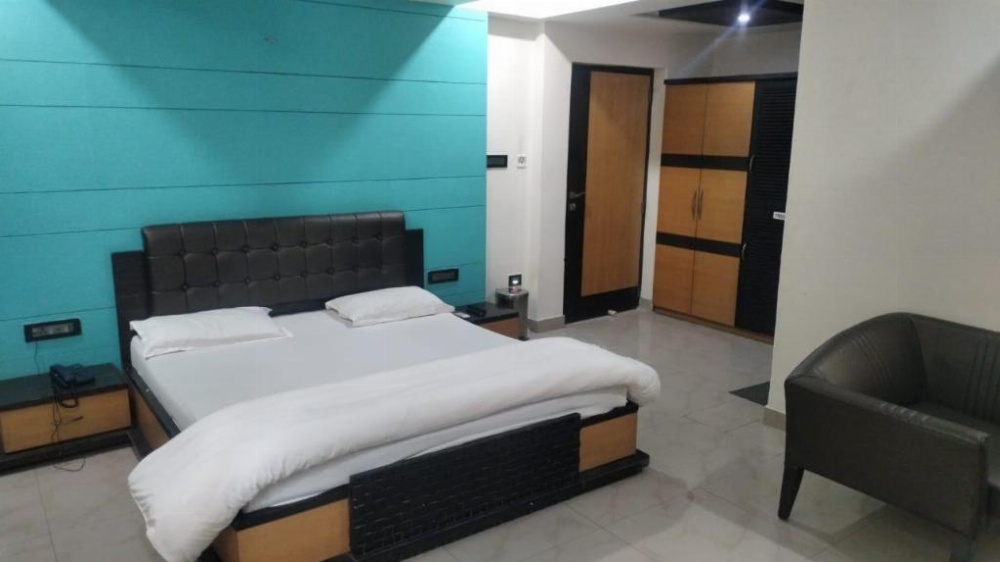 Room image 3
