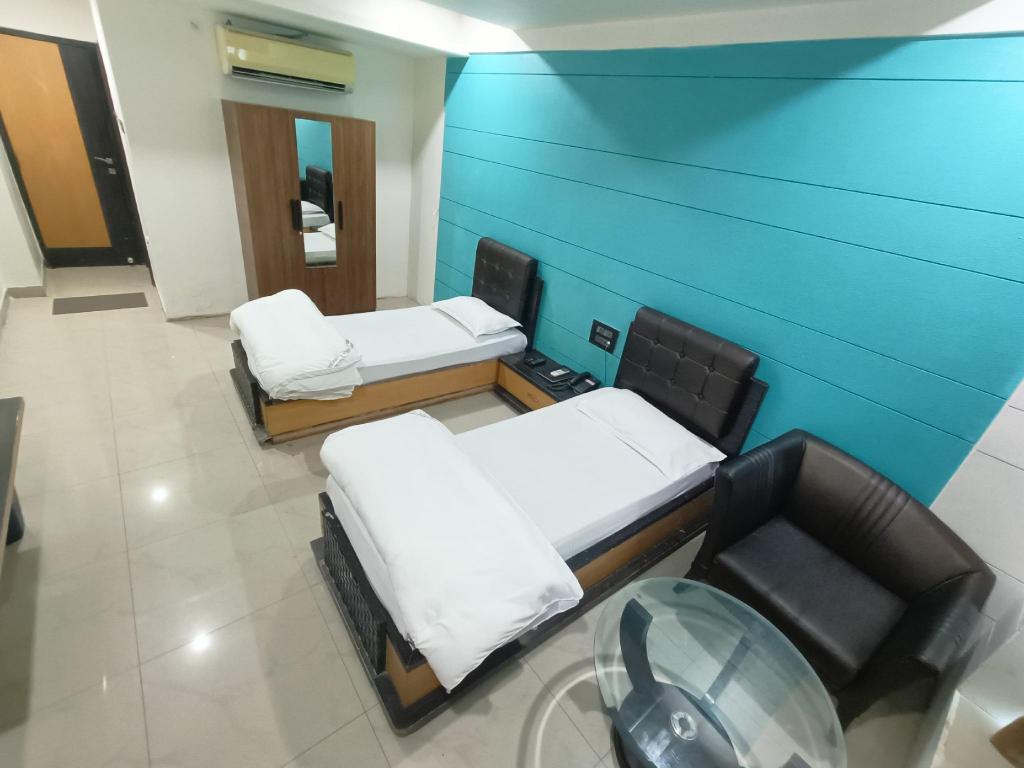 Room image 4
