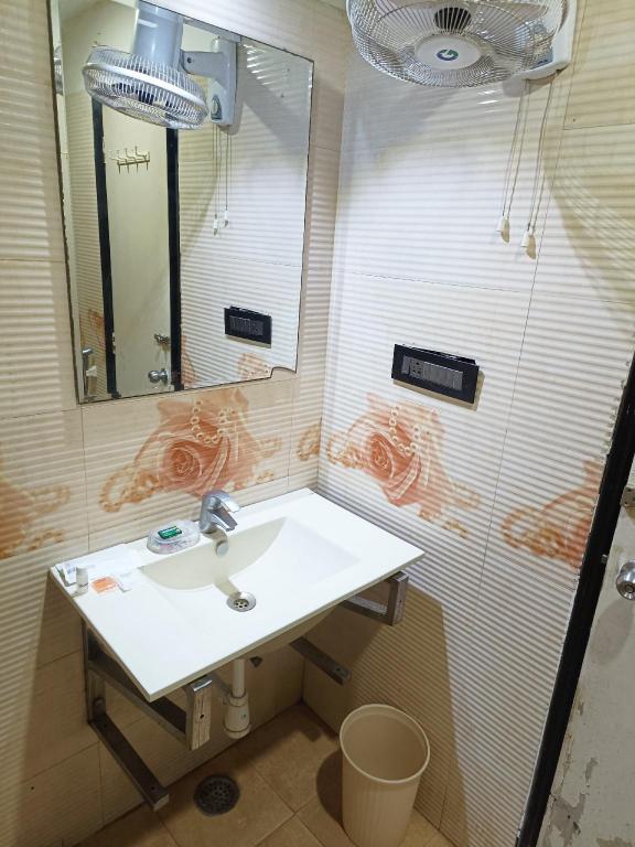 Room image 5